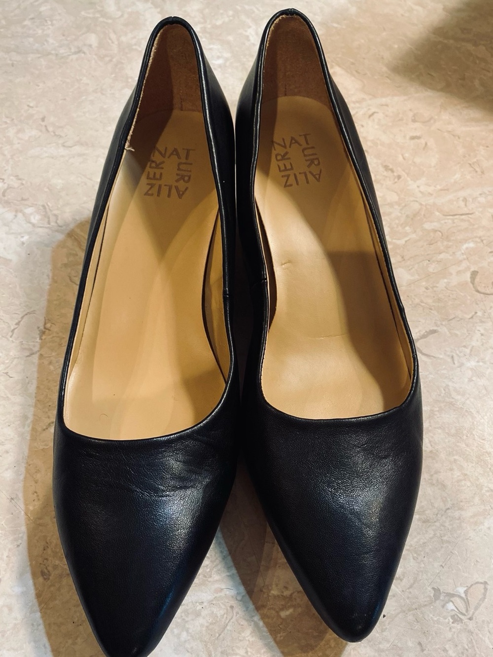 Naturalizer Black Pointed-Toe Leather Heels